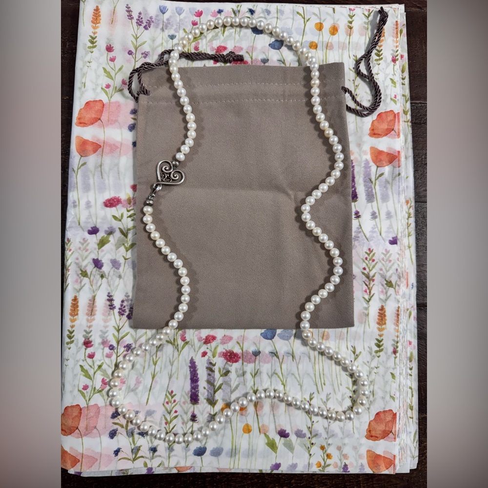 💎 Tiffany & Co. Pearl Necklace – Timeless Classic Elegance